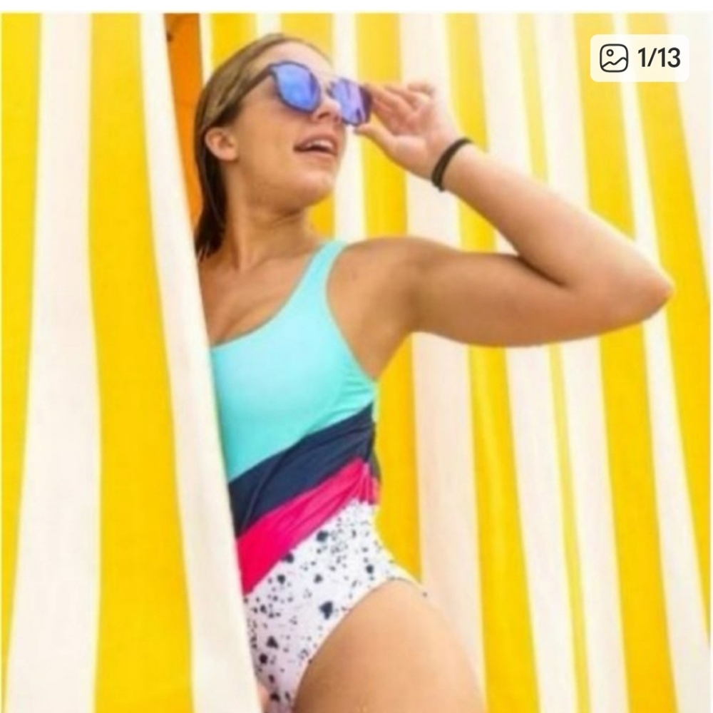 Chubbies Splash Up one piece swimsuit - M.         S71